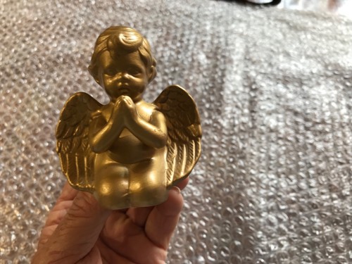 Small vintage gold - gold, praying