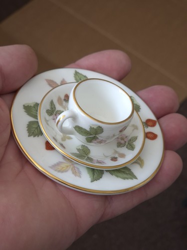 242 wedgwood wild strawberry - wedgwood,