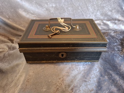 Vintage metal cash box - metal,