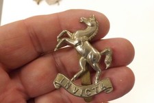MILITARY BADGE QUEEN'S OWN WEST KENT YEOMANRY 4.5CM X 3.25CM (671)