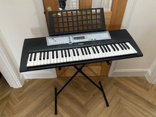 Yamaha YPT-200 Portable Electronic Keyboard, 61-Key, Black