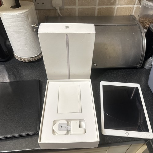 Boxed apple ipad 5th - apple,