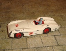 DINKY TOYS MERCEDES BENZ RACE