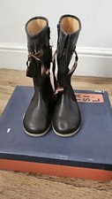 petasil boots Size 9 EU 27