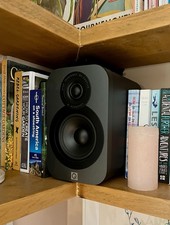 Q Acoustics 3010 Bookshelf/ Standmount Wired Speakers Black, Excellent condition
