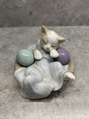 Lladro nao 1407 comfy kitten - lladro,