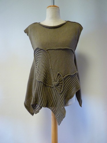 Original sleeveless blouse
