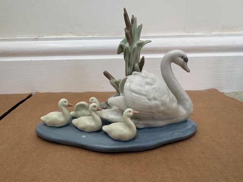 Lladro follow swan family - lladro,