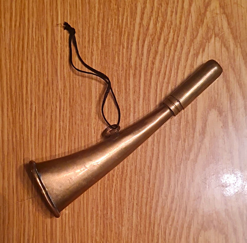 Vintage brass hunting horn - brass, 7in