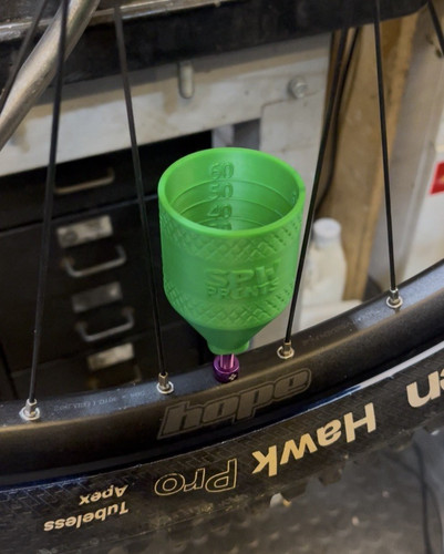 Tubeless sealant funnel - sealant,