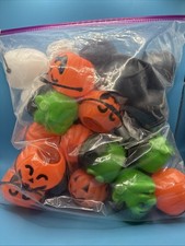 LOT OF MINI HALLOWEEN BUCKETS