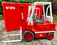 NZG N.Z.G. 173 O&A V25 Diecast