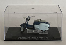 DUCATI SCOOTER CRUISER 1952  1-24 SCALE  MOTORCYCLE MODEL