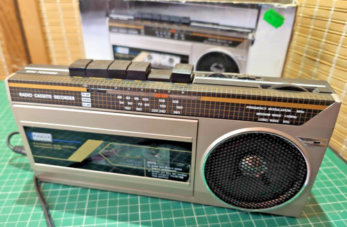Modern radio cassette far - cassette,