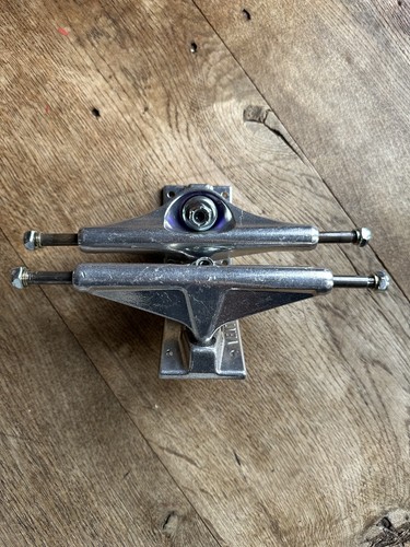 Venture skateboard trucks - 5.0,