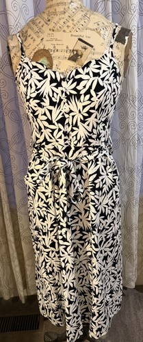 41hawthorn black white floral - black,