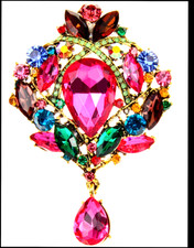 CRYSTAL BROOCH, SUBSTATIALLY