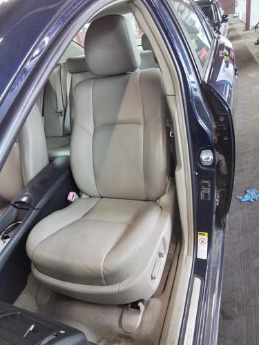 Front seat left toyota - front,