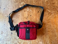 VICTORINOX RED TRAVEL WAIST