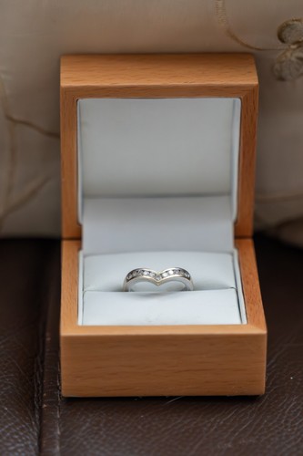 18ct white gold wishbone