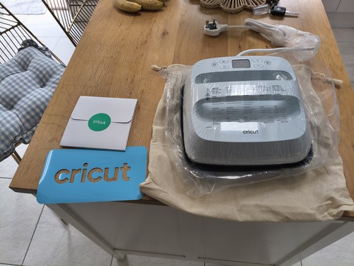 Brand new cricut easy - new, press