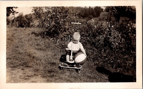 Vintage 1950s snapshot photo - vintage,