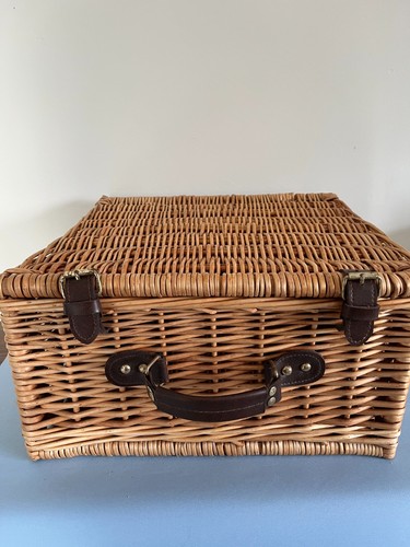 Hamper picnic wicker basket - hamper/picnic,