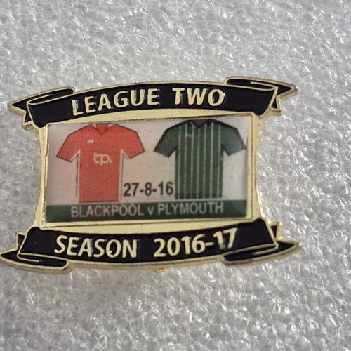 Blackpool plymouth badge - v,