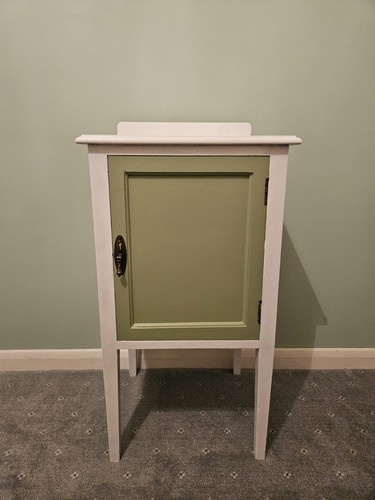 Vintage white green - &,