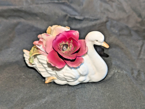 Thorley swan with roses - thorley,