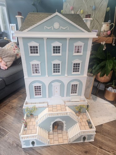 Georgian dolls house - dolls,