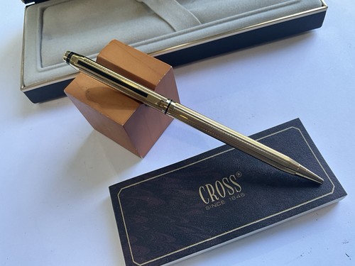 Cross signature gold - signature,