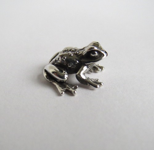 Tiny frog figurine solid - frog, figurine,
