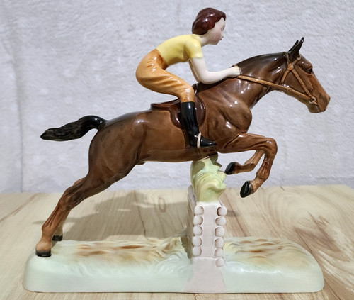 Beswick rare 2nd style girl - beswick,