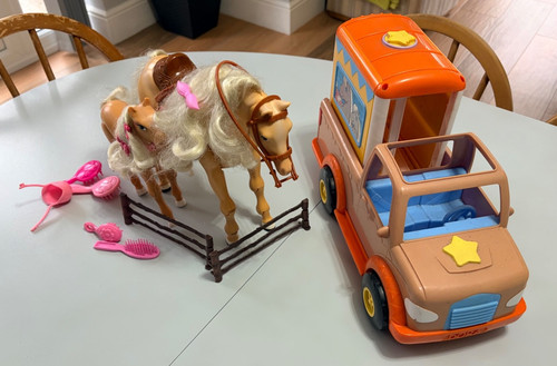 Barbie horses and horse - x2, box