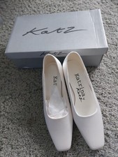 Katz Size 4 Off White Satin