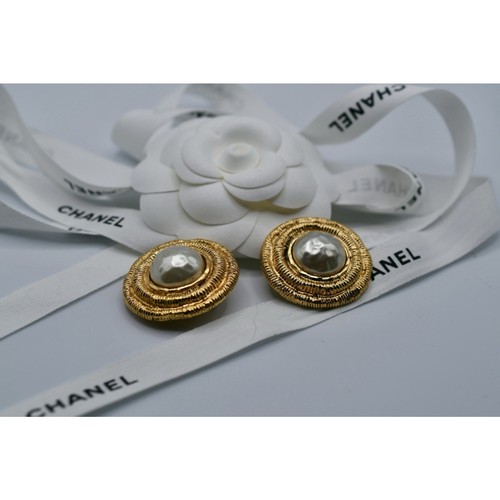 Authentic vintage chanel mabe - authentic,