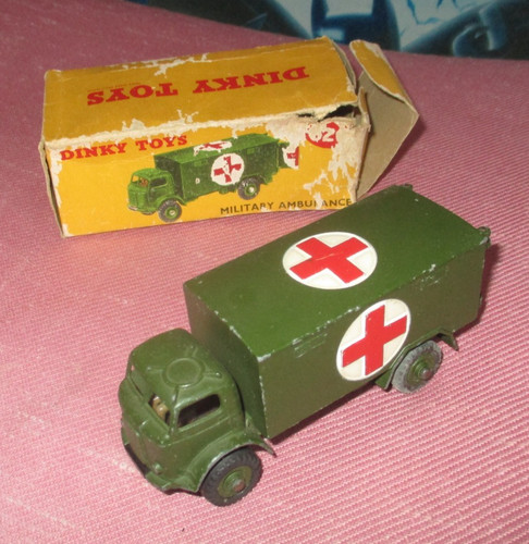 Dinky toys military - military, ambulance