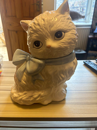 White ceramic pottery cat - white,