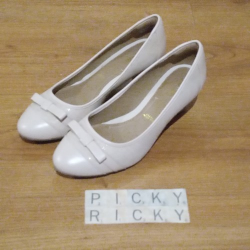 Clarks artisan beige court - clarks,
