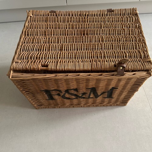 Fortnum mason m - mason, f&m