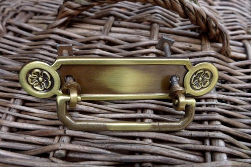 Vintage pull drop decorative