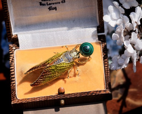 Vintage style gold tone - gold, insect