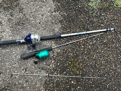 Shakespeare fishing poles - 2,