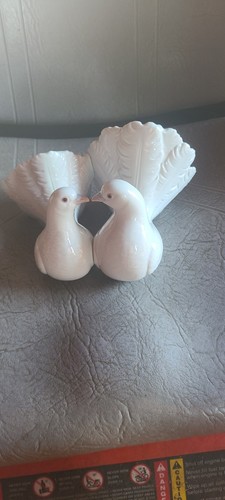 Lladro couple kissing doves - lladro,