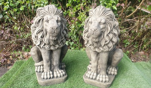 Pair concrete lions heavy - lions, (