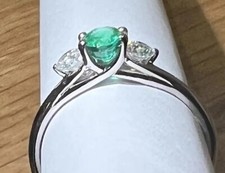 18ct White Gold Emerald &