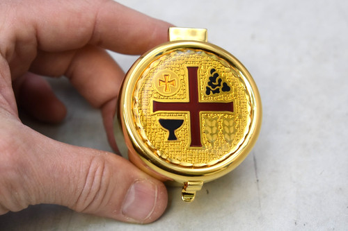 Large sized pyx host - sized,