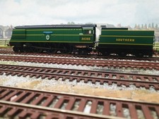 Hornby R2283 Battle of Britain