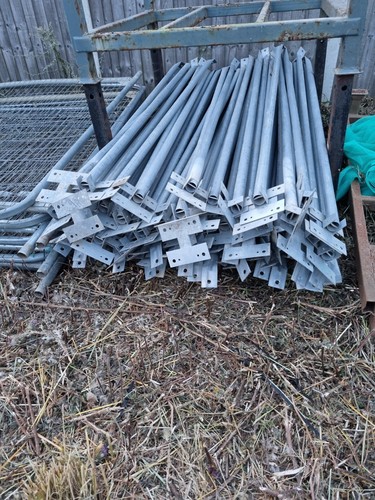 Wind brace fence fixed swivel